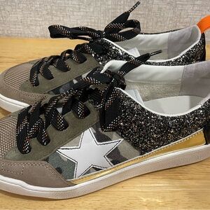 Steve Madden Goody glitter camouflage 8.5 sneaker